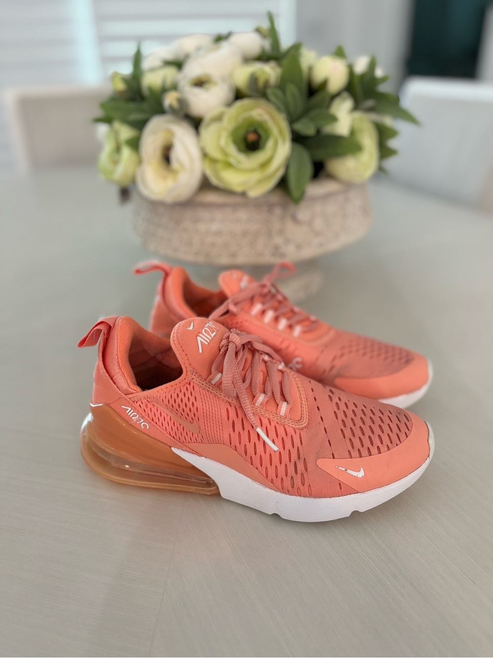 Nike Women's Air Max 270
Crimson Bliss White Running
Sneakers Women's Size 7
